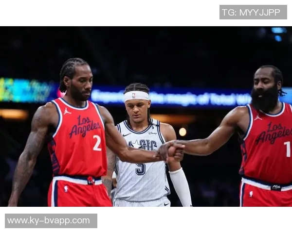 效率一般！莱昂纳德半场11投得到11分另有2板1助1断